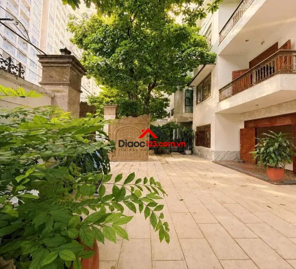 Bán biệt thự mặt tiền khu sân bay tsn, p2, tân bình cũ, 348m2, 3 tầng, ngang 14m, nở hậu