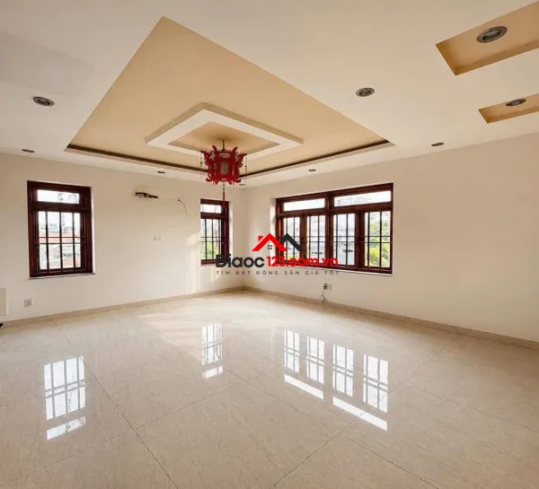 Bán biệt thự mặt tiền khu sân bay tsn, p2, tân bình cũ, 348m2, 3 tầng, ngang 14m, nở hậu