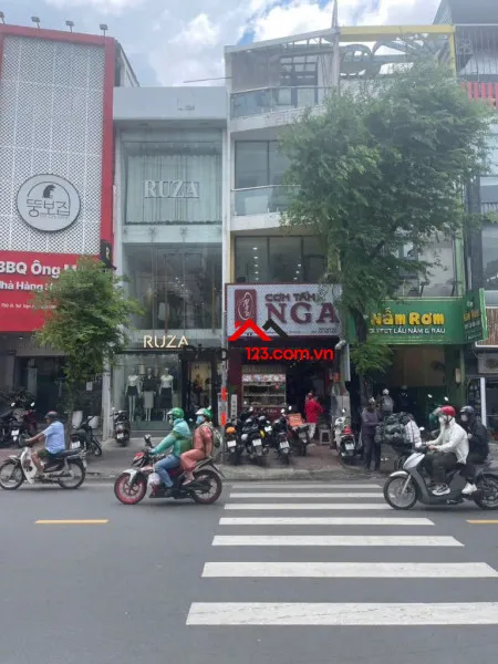 Bán nhà mặt tiền 746 sư vạn hạnh, phường hòa hưng, tp hồ chí minh giá 30 tỷ.