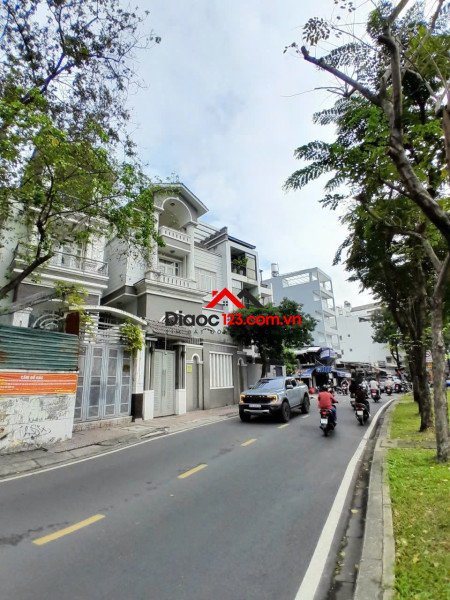 💥💥2 mặt tiền 💥 10x16m, dtcn: 154,5m 🏡hầm, trệt, lửng, 2 lầu 📕pháp lý