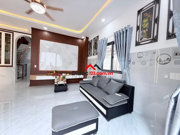 Ngay huỳnh thị hai - nhà đẹp xây mới - chỉ việc vào ở - 80m2 - 2 tầng - 3 phòng - tặng full nội thấ
