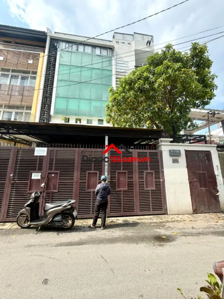 Hạ giá 36,5 tỷ: tòa nhà mt ngay phan văn trị, bình thạnh - 10x20m - hầm 5 tầng, hđt 10 năm