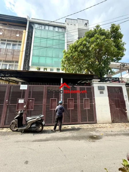 Hạ giá 36,5 tỷ: tòa nhà mt ngay phan văn trị, bình thạnh - 10x20m - hầm 5 tầng, hđt 10 năm