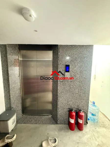 Hạ giá 36,5 tỷ: tòa nhà mt ngay phan văn trị, bình thạnh - 10x20m - hầm 5 tầng, hđt 10 năm