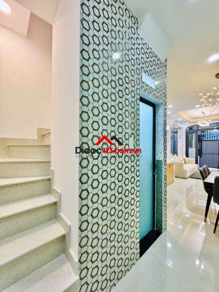 Bán nhà mặt tiền Đường Hoàng Hoa Thám, Quận Bình Thạnh, TP HCM
