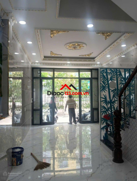 Cần bán nhà, 4 lầu, hẻm 8m, DT (4,2 x 16,5), Nguyễn Oanh, Gò Vấp, 6,2 tỷ.